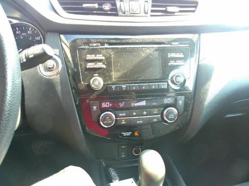 Used 2014 Nissan Rogue SV image 10