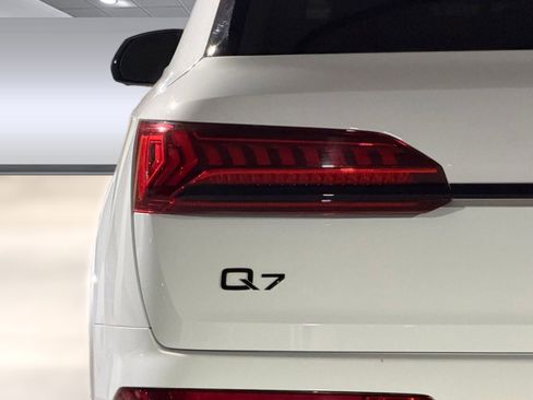 Used 2023 Audi Q7 3.0T Premium Plus w/ Premium Plus Package AWD/4WD image 13