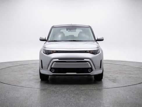 Used 2025 Kia Soul LX w/ LX Technology Package FWD image 2