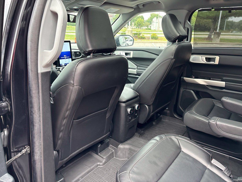 Used 2023 Ford Explorer Limited w/ Limited Technology Package AWD/4WD image 13