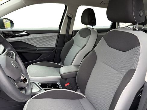 Certified 2022 Volkswagen Taos S image 14