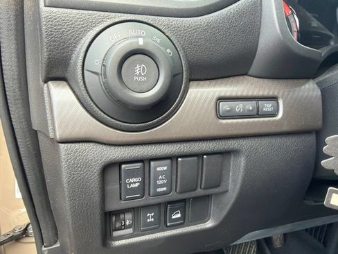 Used 2023 Nissan Titan PRO-4X w/ Pro-4x Convenience Package AWD/4WD image 8