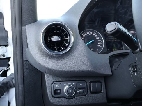 Used 2024 Mercedes-Benz eSprinter 170 Cargo image 15