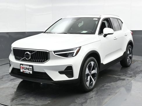 New 2025 Volvo XC40 B5 Core w/ Protection Package Premier image 5
