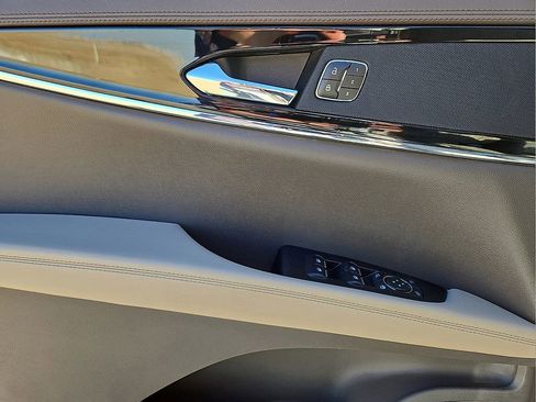 Used 2023 Lincoln Nautilus FWD w/ Premium Package image 19