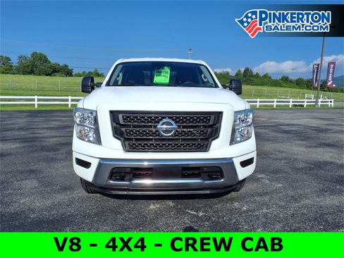 Used 2022 Nissan Titan SV w/ SV Convenience Package image 9