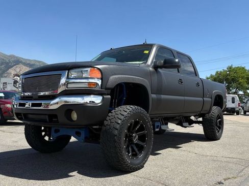 Used 2003 GMC Sierra 2500 SLT w/ SLT Preferred Equipment Group AWD/4WD image 2