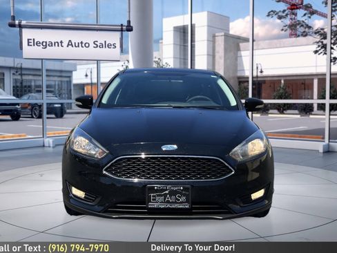 Used 2017 Ford Focus SEL FWD image 2