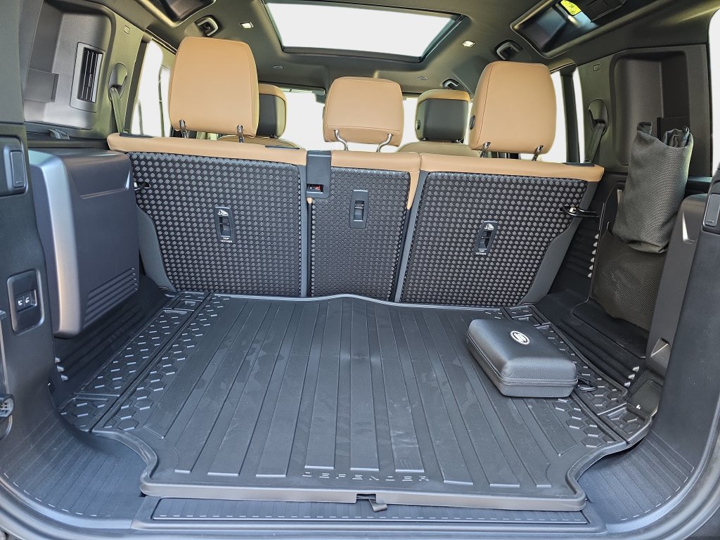 New 2026 Land Rover Defender 110 X-Dynamic SE AWD/4WD image 10