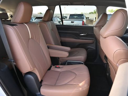 New 2026 Toyota Grand Highlander AWD image 17
