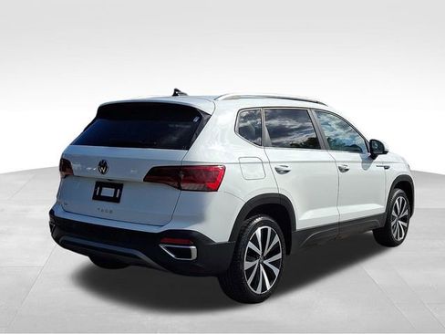 Used 2024 Volkswagen Taos SE image 7