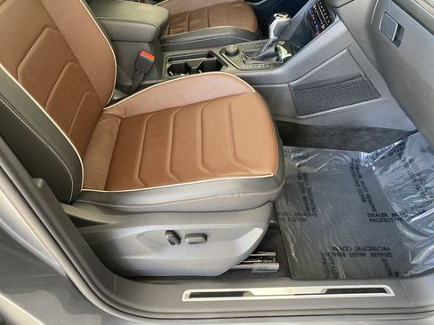 Certified 2023 Volkswagen Tiguan SEL R-Line AWD/4WD image 45