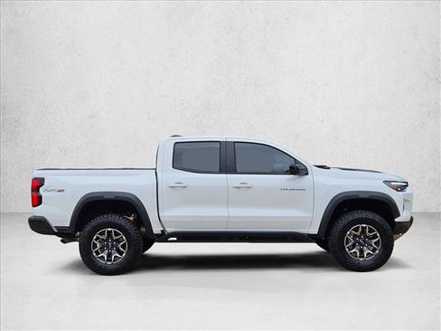 Used 2025 Chevrolet Colorado ZR2 w/ Technology Package AWD/4WD image 4