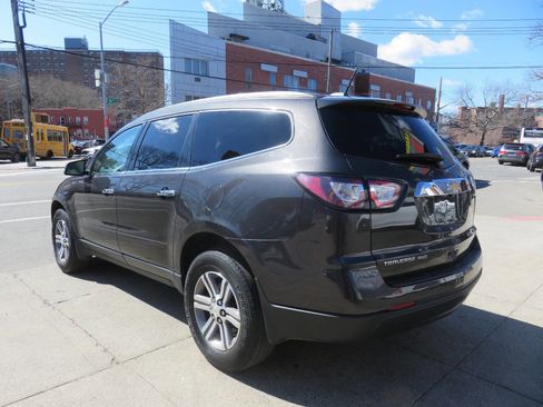 Used 2017 Chevrolet Traverse LT image 5