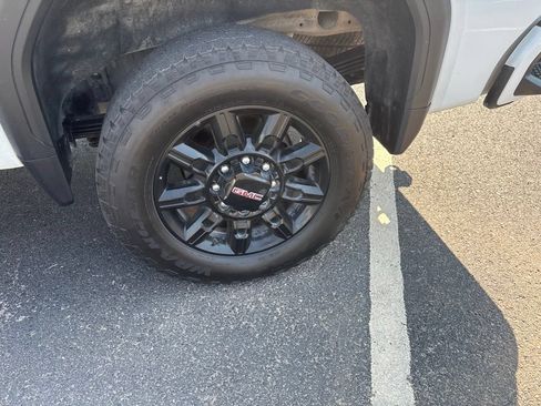 Used 2025 GMC Sierra 2500 AT4 AWD/4WD image 11
