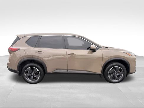 Used 2024 Nissan Rogue SV AWD/4WD image 4