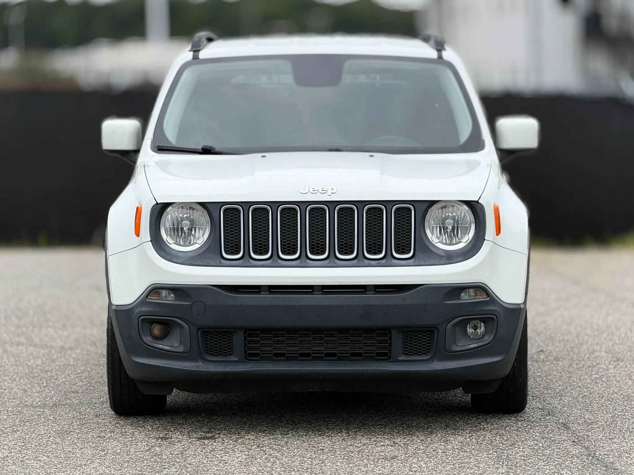 Used 2017 Jeep Renegade Latitude FWD image 5