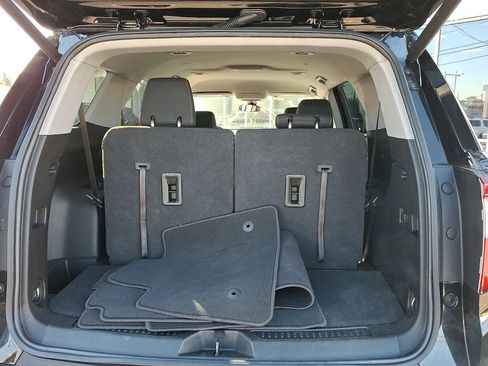 Certified 2023 GMC Acadia SLE w/ Driver Convenience Package image 26