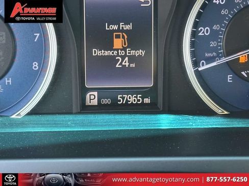 Used 2016 Toyota Camry XLE FWD image 29