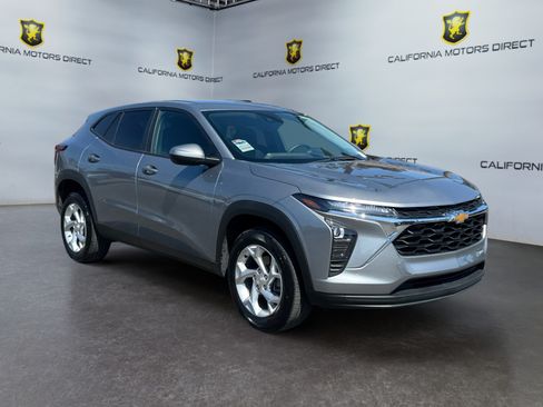 Used 2025 Chevrolet Trax LS w/ LS Convenience Package FWD image 7