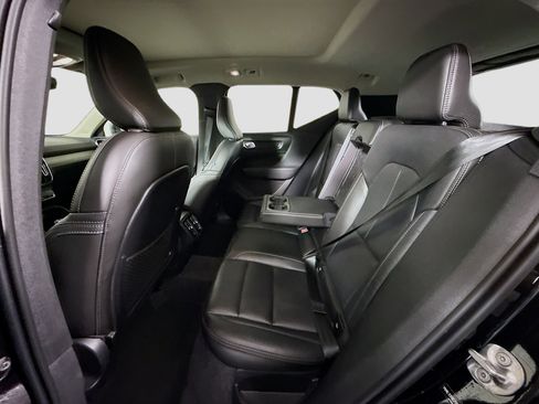 Used 2025 Volvo XC40 B5 Plus image 25