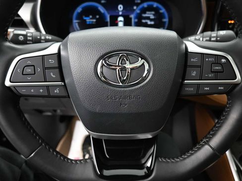 Used 2023 Toyota Highlander Platinum image 6