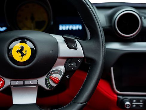 Used 2019 Ferrari Portofino RWD image 45