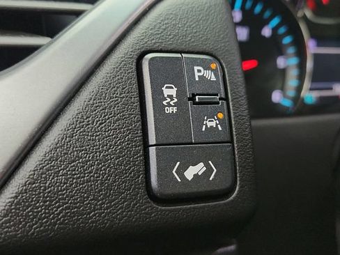 Used 2018 Chevrolet Suburban LT w/ Luxury Package AWD/4WD image 18