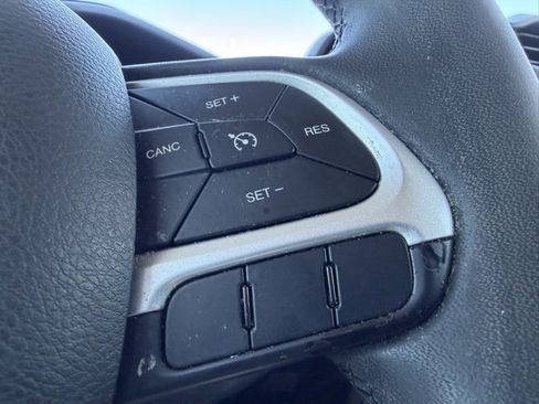 Used 2019 Jeep Renegade Latitude image 19