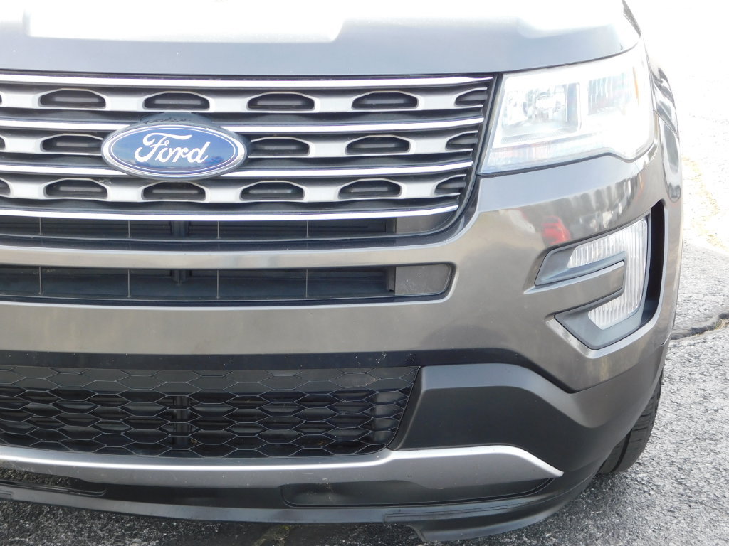 Used 2017 Ford Explorer XLT AWD/4WD image 9