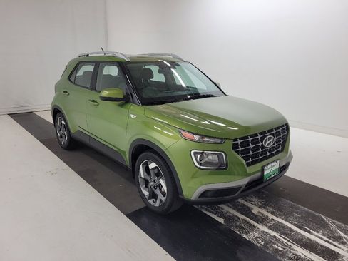Used 2024 Hyundai Venue SEL image 13