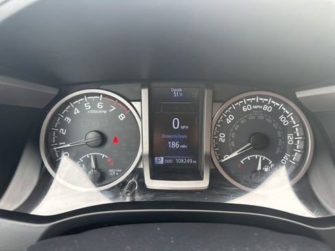 Used 2019 Toyota Tacoma SR5 AWD/4WD image 25