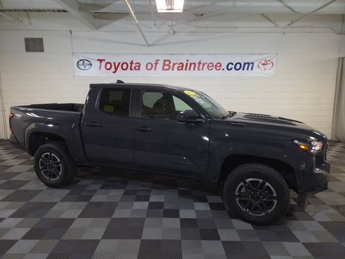 Certified 2025 Toyota Tacoma TRD Sport image 1