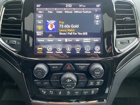 Used 2021 Jeep Grand Cherokee Limited X image 21