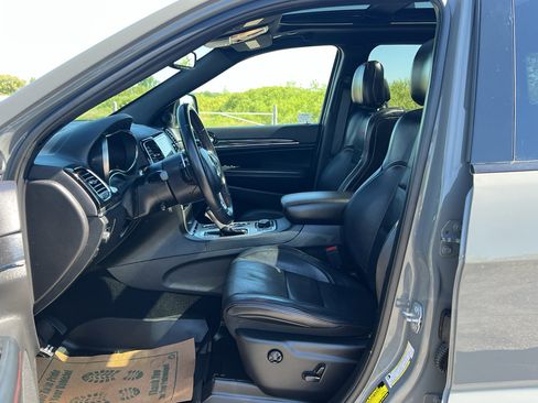 Used 2020 Jeep Grand Cherokee Trailhawk w/ Trailhawk Luxury Group AWD/4WD image 13