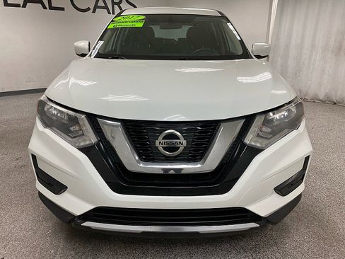Used 2017 Nissan Rogue S image 2