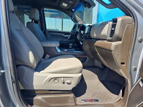 Used 2023 GMC Sierra 1500 SLT w/ SLT Premium Plus Package AWD/4WD image 9