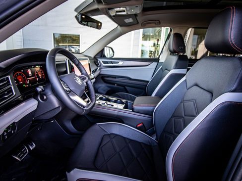 New 2026 Volkswagen Atlas Peak Edition image 30