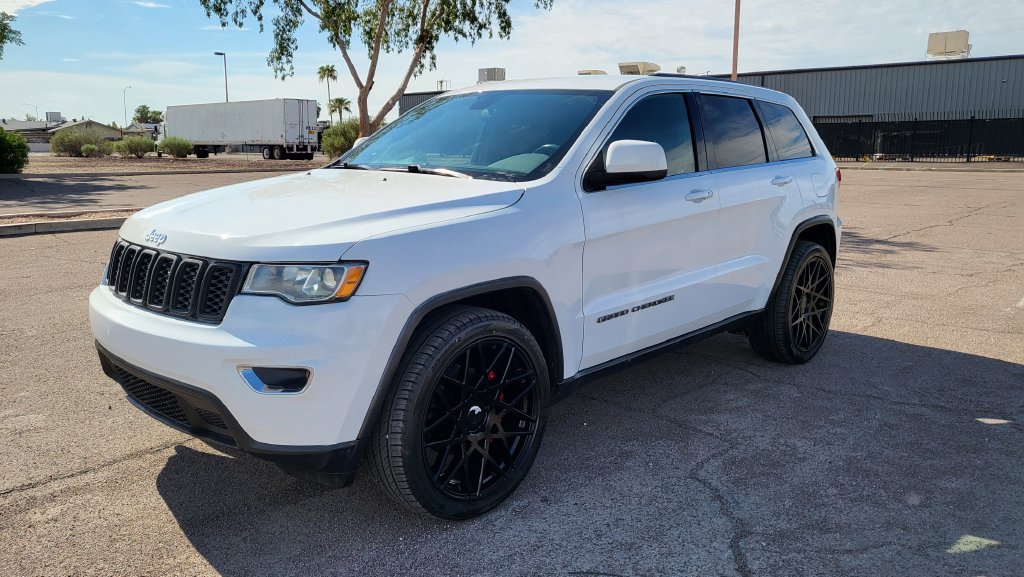 Used 2018 Jeep Grand Cherokee Laredo RWD image 4