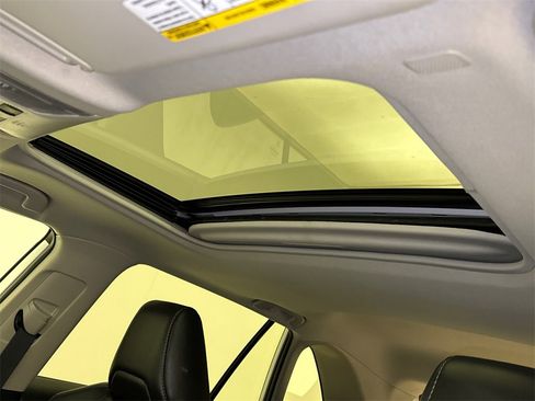 Used 2023 Toyota RAV4 XLE Premium image 13