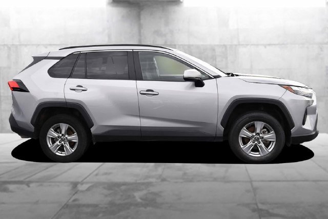 Used 2025 Toyota RAV4 XLE w/ Weather Package AWD/4WD image 5