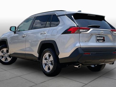 Used 2025 Toyota RAV4 XLE FWD image 12