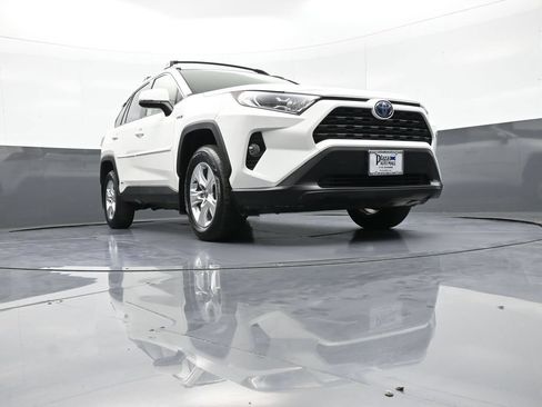 Used 2021 Toyota RAV4 XLE w/ Convenience Package AWD/4WD image 29