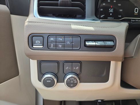 Used 2023 GMC Yukon Denali RWD image 28