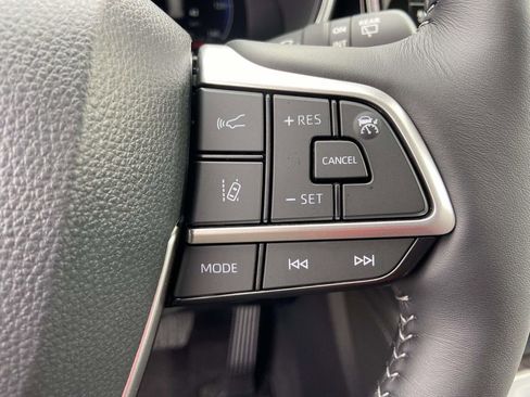 Used 2026 Toyota Highlander Platinum image 35