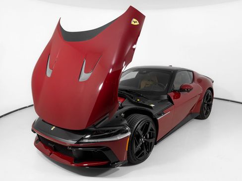 Used 2025 Ferrari 12Cilindri RWD image 24
