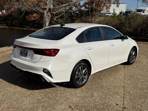 Used 2024 Kia Forte LXS image 4