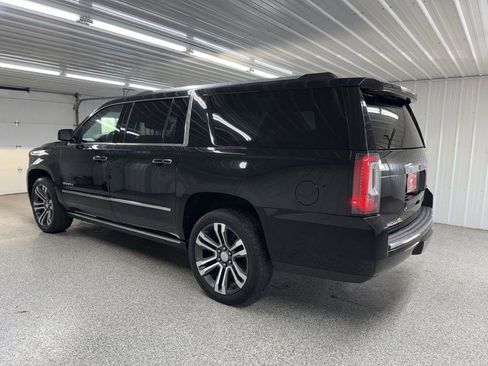 Used 2019 GMC Yukon XL Denali w/ Denali Ultimate Package AWD/4WD image 5