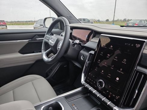 Used 2025 GMC Acadia Elevation w/ Elevation Premium Package image 15