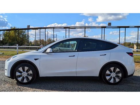 Used 2021 Tesla Model Y 2WD image 4
